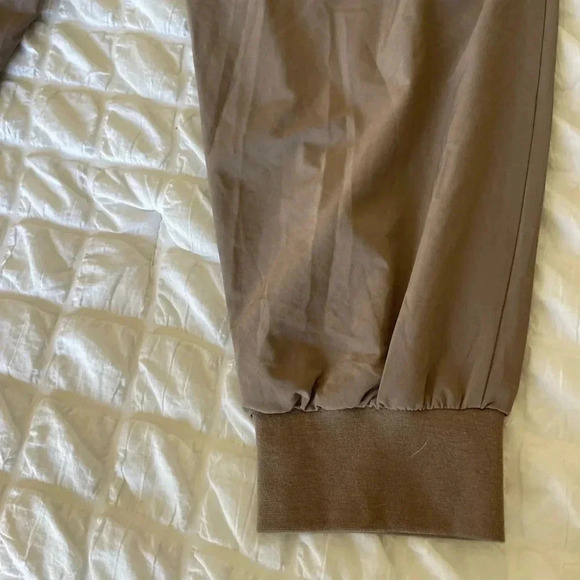 Banana Republic Air stretch jogger pants in taupe - Picture 10 of 10